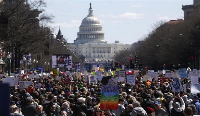 बंदूकों पर नियंत्रण के लिये अमेरिका में मार्च फॉर अवर लाइफ रैली