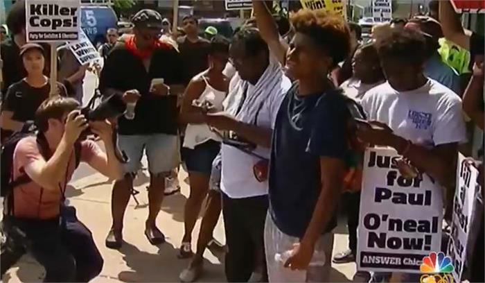 अमेरिका के शिकागो में अफ्रीकी-अमेरिकी नागरिकों का विरोध प्रदर्शन