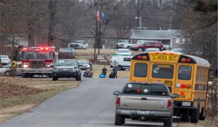 अमेरिका: केंटुकी के स्कूल में गोलीबारी, 2 छात्रों की मौत, 17 घायल अमेरिका: केंटुकी के स्कूल में गोलीबारी, 2 छात्रों की मौत, 17 घायल
