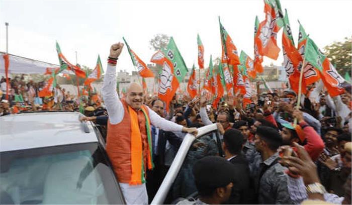 उदयपुर में शाह ने रोड शो कर किया शक्ति प्रदर्शन