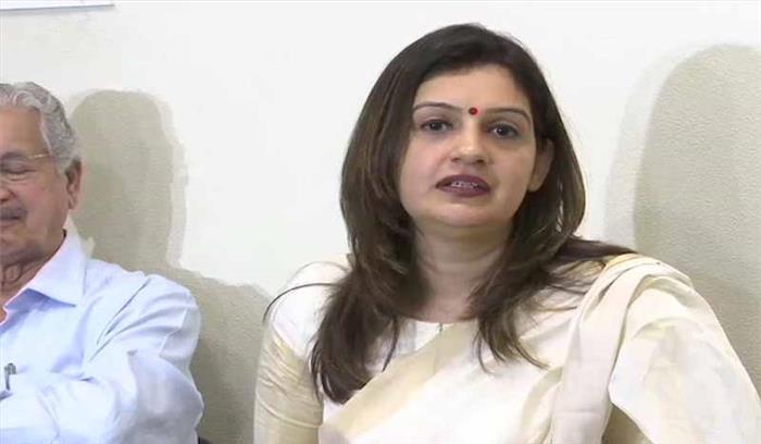 प्रियंका चतुर्वेदी शिवसेना में शामिल