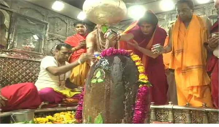 प्रियंका गांधी ने उज्जैन के महाकालेश्वर मंदिर में की पूजा प्रियंका गांधी ने उज्जैन के महाकालेश्वर मंदिर में की पूजा