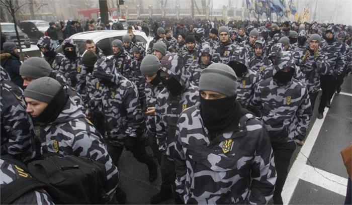 यूक्रेन के राष्ट्रपति पेट्रो पोरोशेंको ने 10 सीमावर्ती क्षेत्रों मेेेें लगाया मार्शल लॉ