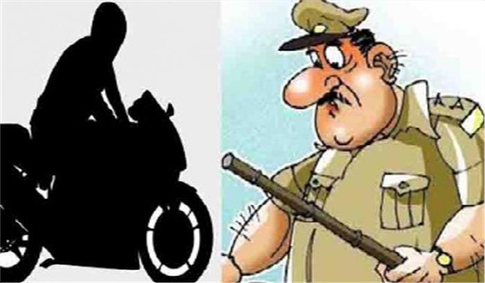 नाबालिग चला रहे बाइक नियमों की धज्जियां 