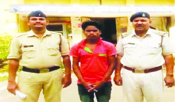 एकतरफा प्यार में पागल युवक गिरफ्तार एकतरफा प्यार में पागल युवक गिरफ्तार