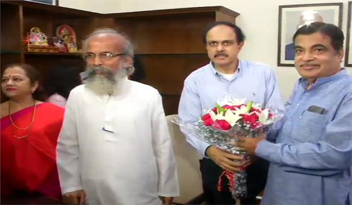 नितिन गडकरी ने संभाला लघु उद्योग मंत्रालय का कामकाज