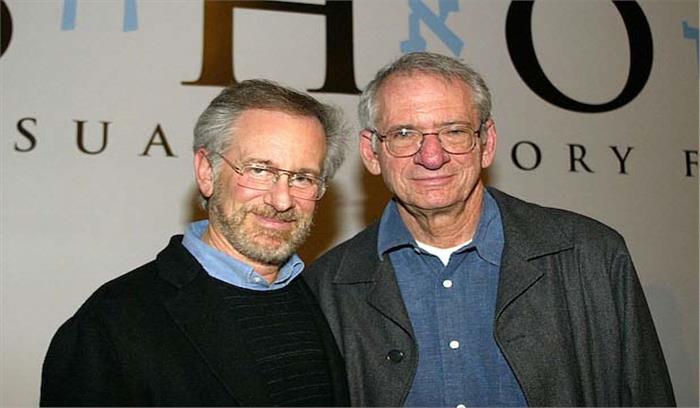 फिल्मकार स्टीवन स्पीलबर्ग ने सिडनी शीनबर्ग को श्रद्धांजलि दी