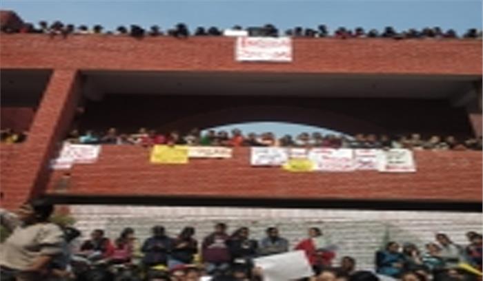 एमएचआरडी ने छेड़छाड़ के मुद्दे पर गार्गी कॉलेज से जवाब मांगा