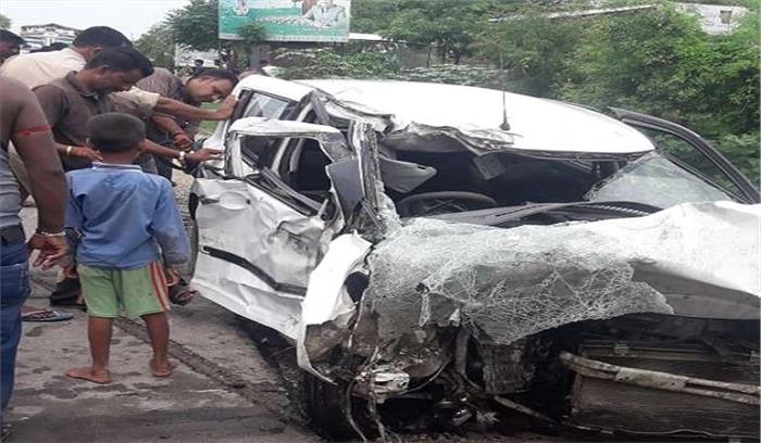 उन्नाव दुष्कर्म पीड़िता को ट्रक ने मारी टक्कर, मां एवं चाची की मृत्यु उन्नाव दुष्कर्म पीड़िता को ट्रक ने मारी टक्कर, मां एवं चाची की मृत्यु