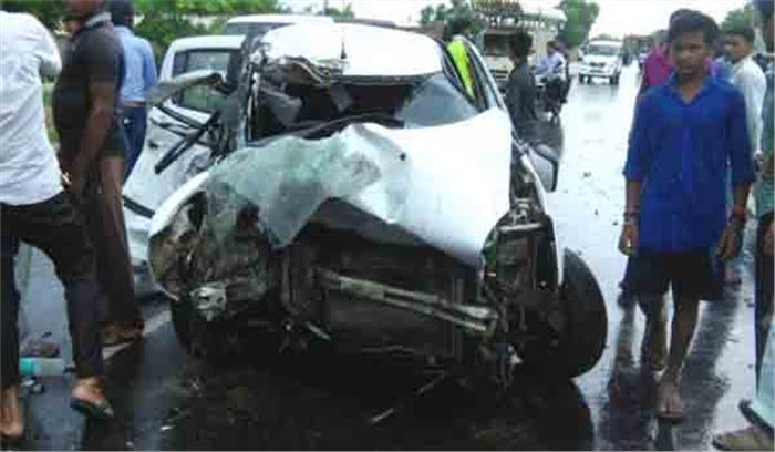 उन्नाव रेप पीड़ित की हालत गंभीर होने पर KGMU ने हाथ खड़े किये, कहा परिजन चाहें तो कहीं और ले जा सकते हैं उन्नाव रेप पीड़ित की हालत गंभीर होने पर KGMU ने हाथ खड़े किये, कहा परिजन चाहें तो कहीं और ले जा सकते हैं