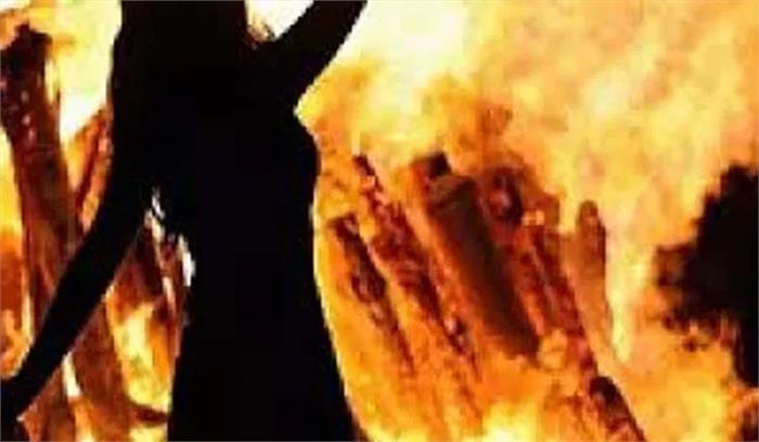 उप्र : एसपी कार्यालय के बाहर खुद को आग लगाने वाली युवती की मौत उप्र : एसपी कार्यालय के बाहर खुद को आग लगाने वाली युवती की मौत