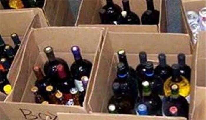 उप्र : 215 पेटी अवैध अंग्रेजी शराब के साथ तस्कर गिरफ्तार 
