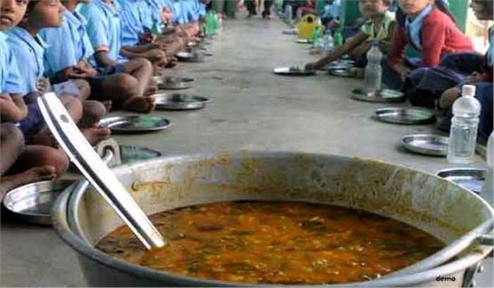 उप्र : बहराइच स्कूल में मिड डे मील की कढ़ाई में गिरने से बालक झुलसा