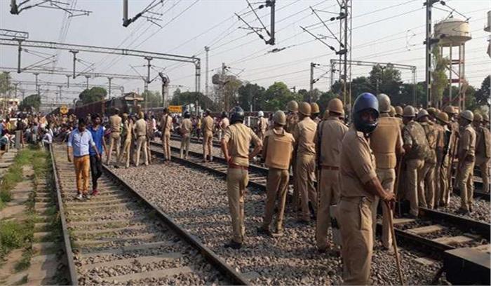 उप्र : रेल ट्रैक पर युवक-युवती के शव मिले