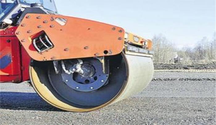 उप्र : घर के बाहर सो रहे दो बच्चों को रोड रोलर ने कुचला, एक की मौत, 1 घायल