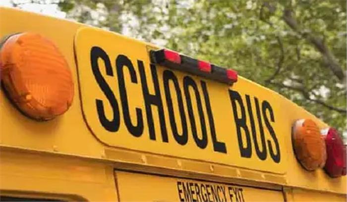 उप्र : स्कूली बस पलटने से 18 बच्चे घायल उप्र : स्कूली बस पलटने से 18 बच्चे घायल