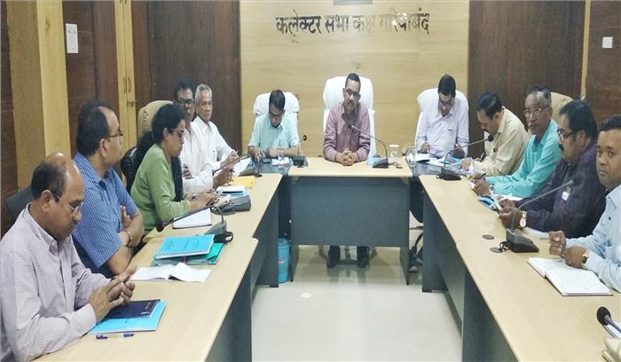 मतदान सामग्री वितरण और वापसी के दौरान रखनी होगी सतर्कता - कलेक्टर