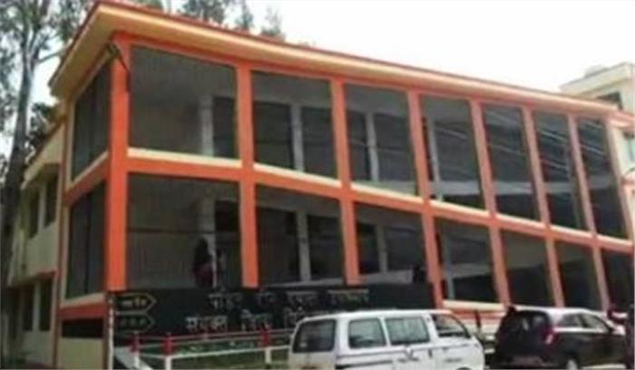 उप्र : मुरादाबाद जिला अस्पताल में हुआ भगवा रंग, छिड़ी बहस