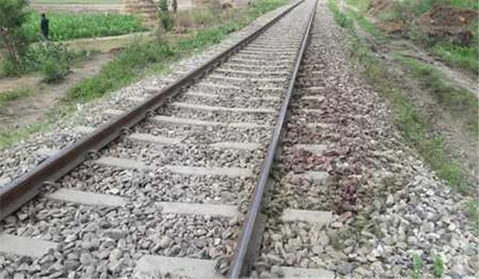 उप्र : सम्भल में ट्रेन से कटकर 6 गायों की मौत