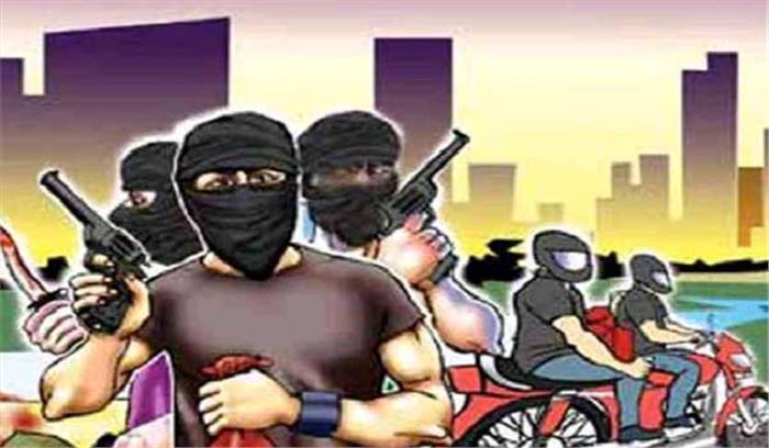 उप्र : महराजगंज में किराना व्यापारी से चार लाख की लूट