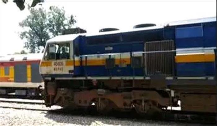 उप्र : भदोही में शिवगंगा एक्सप्रेस का इंजन बोगी छोड़कर भागा