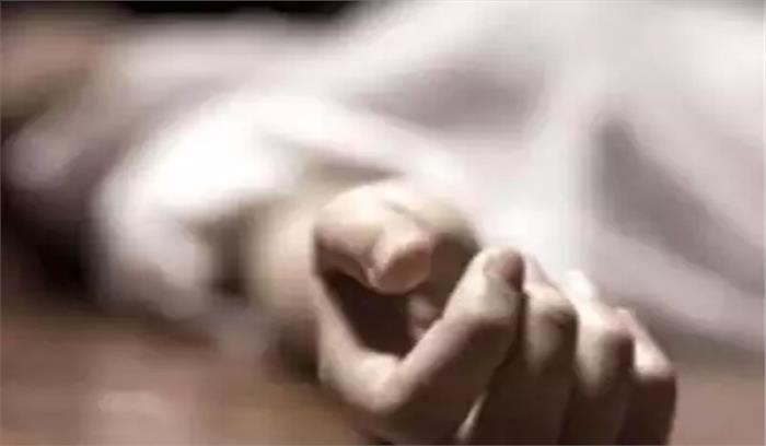 उप्र : युवती ने मॉल की तीसरी मंजिल से कूदकर दी जान