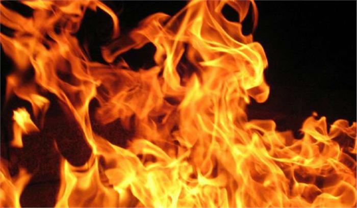 उप्र : कच्चे मकान में आग लगने से मां समेत 2 बेटों की मौत