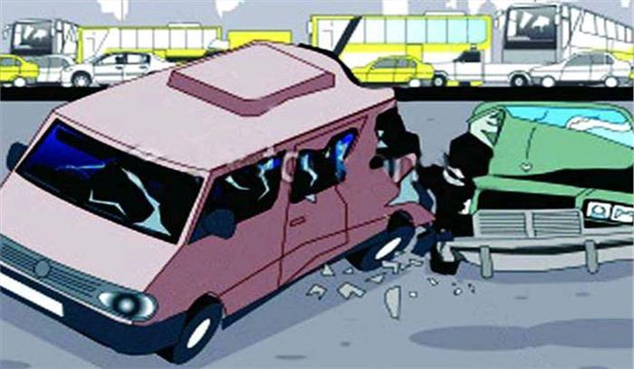 उप्र : ट्रक व कार के बीच हुई जबरदस्त टक्कर में 6 की मौत उप्र : ट्रक व कार के बीच हुई जबरदस्त टक्कर में 6 की मौत