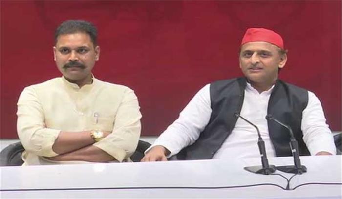 भाजपा सांसद अंशुल वर्मा ने थामा सपा का दामन