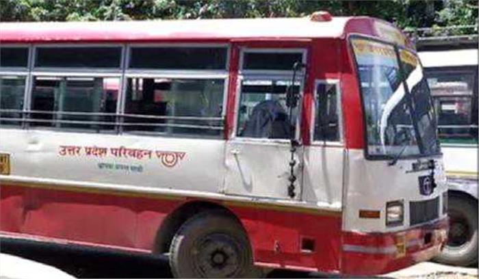 यूपी: बस पुल तोड़कर नदी में गिरी, ड्राईवर की मौत 