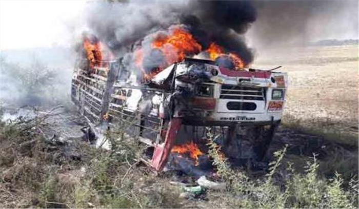 बांदा: हाईटेंशन तार गिरने से बस में लगी आग, 4 लोगों की मौत