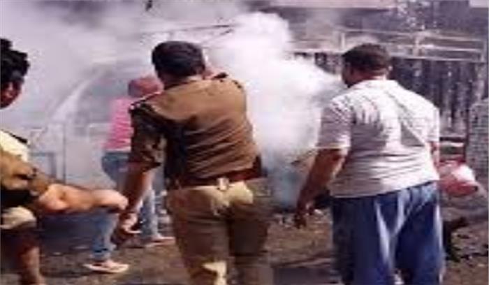 उप्र: अवैध पटाखा फैक्ट्री में विस्फोट से दस लोगों की मौत