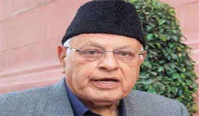 लखनऊ: वकीलों ने फारूक अब्दुल्ला का पुतला फूंका