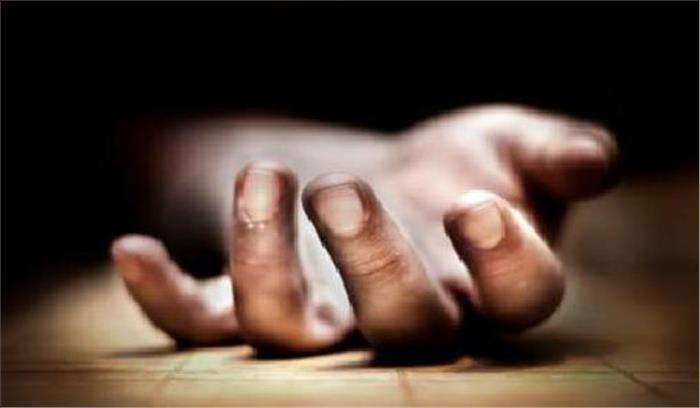 पैसों के विवाद में पत्नी और बच्ची की हत्या