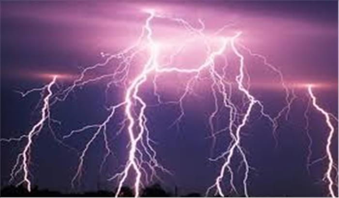 भदोही में आकाशीय बिजली की चपेट में आकर एक की मृत्यु, दो अन्य भाई झुलसे