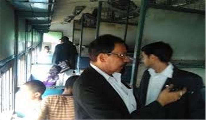 बरेली में एसी कोच में मुफ्त यात्रा करते 22 पुलिस कर्मी धरे गये