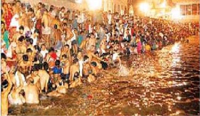 राधाकुंड में लगने लगा कृष्णभक्तों का जमावड़ा