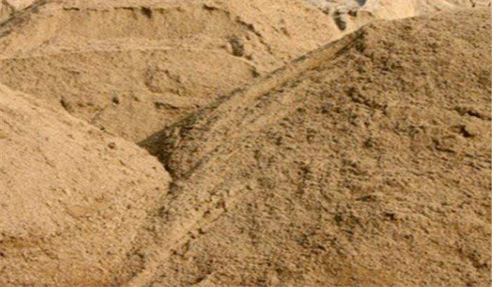 यूपी: पत्नी के शव को बालू के ढेर में छिपाया यूपी: पत्नी के शव को बालू के ढेर में छिपाया