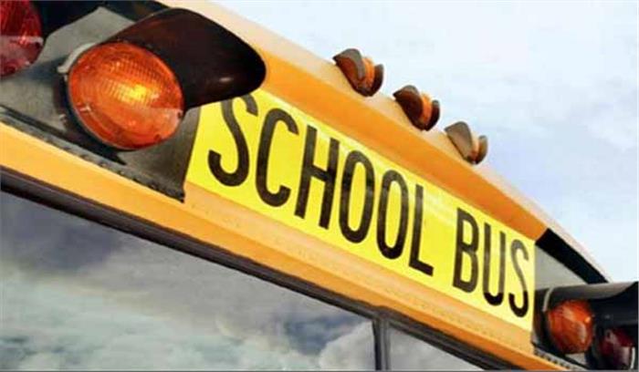 मैनपुरी: स्कूल बस पलटने से 22 बच्चे घायल