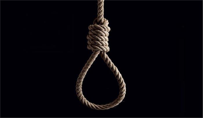 बहराइच में छात्र ने फांसी लगाकर दी जान बहराइच में छात्र ने फांसी लगाकर दी जान