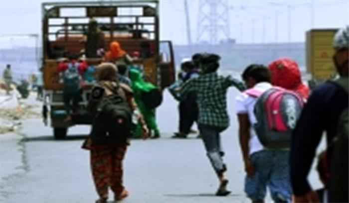 उप्र में मकानों पर क्वारंटाइन का पोस्टर चिपकाए जाने से प्रवासी नाराज