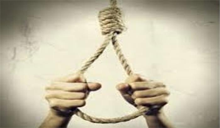 इटावा में युवक ने फांसी लगा दी जान इटावा में युवक ने फांसी लगा दी जान