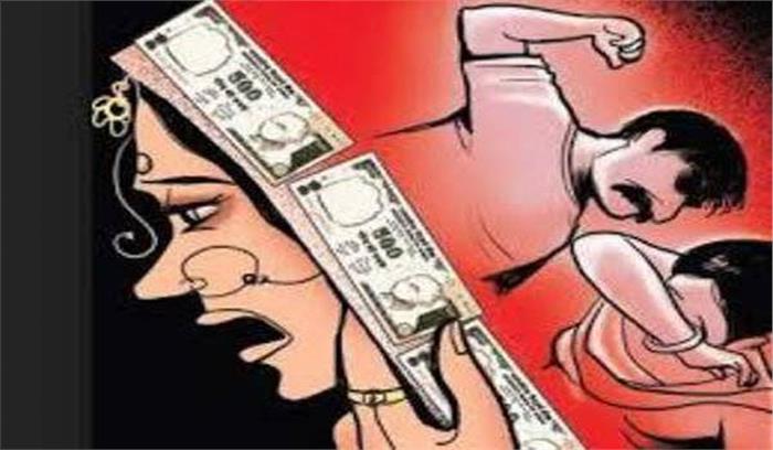 इटावा : विवाहिता का शव फंदे पर लटका हुआ मिला, दहेज हत्या का आरोप