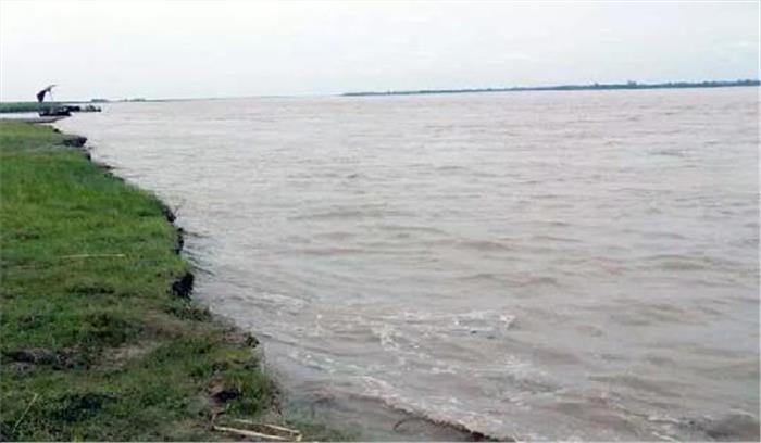 यूपी में नदियां खतरे के निशान से नीचे