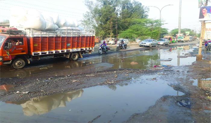 औद्योगिक व मुख्य सड़कों की हालात खस्ता औद्योगिक व मुख्य सड़कों की हालात खस्ता