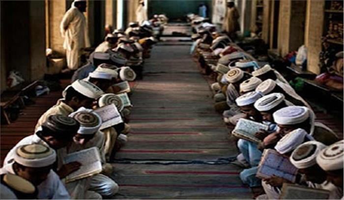 धर्म गुरूओं के विरोध के बाद मदरसा ड्रेस मामले में उत्तर प्रदेश सरकार ने कदम लिया वापस धर्म गुरूओं के विरोध के बाद मदरसा ड्रेस मामले में उत्तर प्रदेश सरकार ने कदम लिया वापस