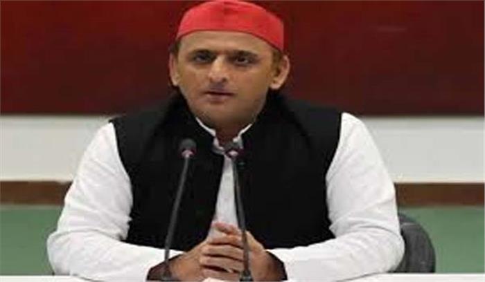 कार नहीं पलटी,सरकार पलटने से बचायी गयी है : अखिलेश