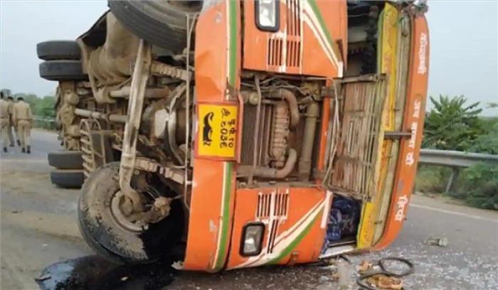 अयोध्या में 20, हमीरपुर में 10 प्रवासी दुर्घटना में घायल