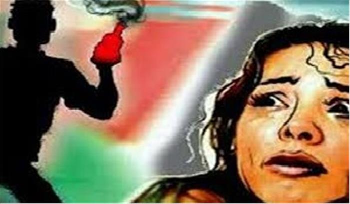 उप्र : महिला पर एसिड फेंका गया उप्र : महिला पर एसिड फेंका गया