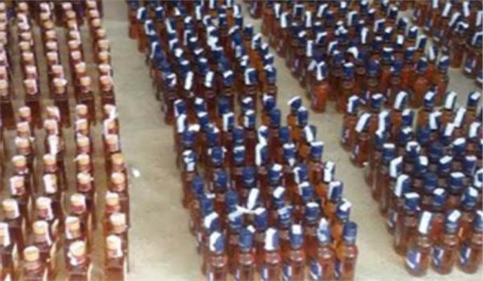 नेपाल से तस्करी कर लाई जा रही 17 पेटी शराब बरामद